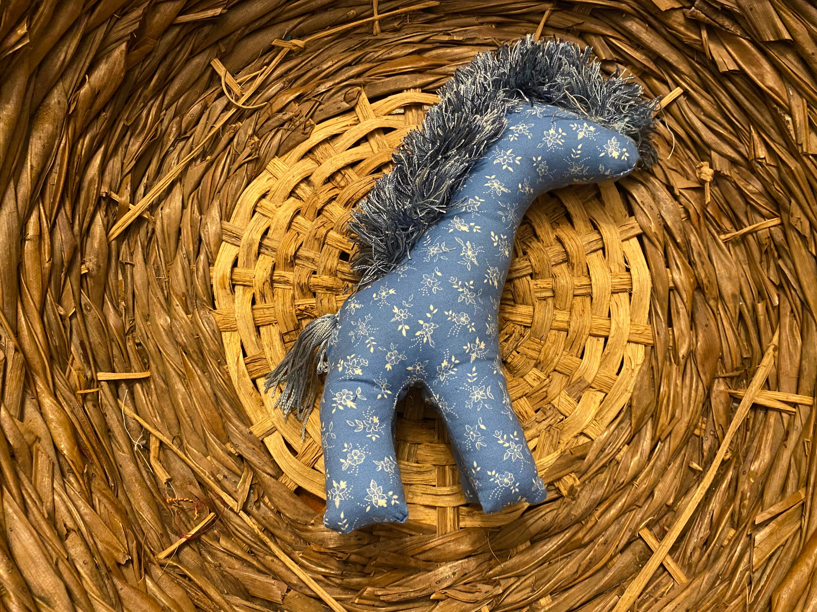 Giraffe blue with cream flowers