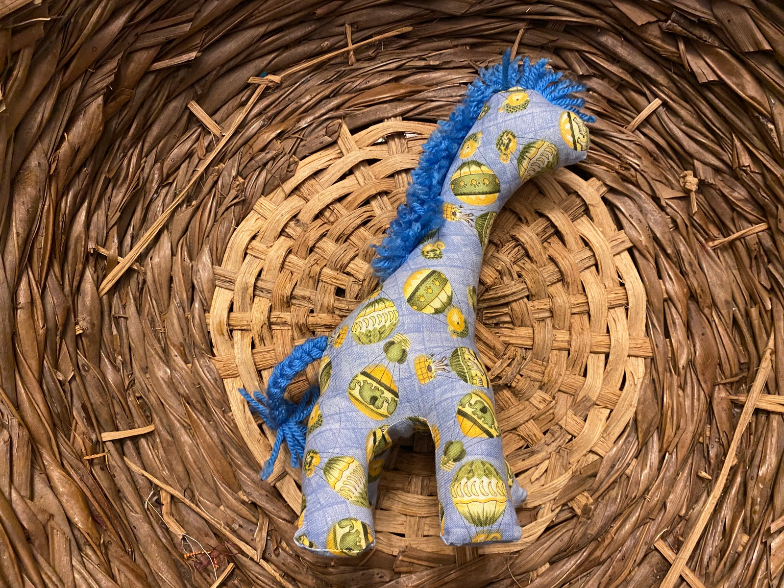 Giraffe blue with hot air balloons