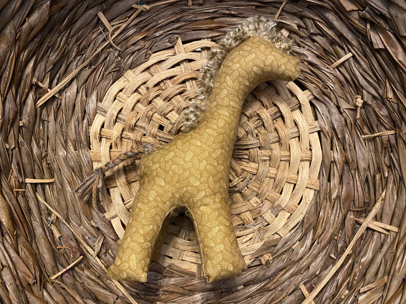 Giraffe gold leaf pattern with tan mane and brown tail